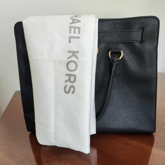 Michael Kors Hamilton Tote - Picture 7 of 8